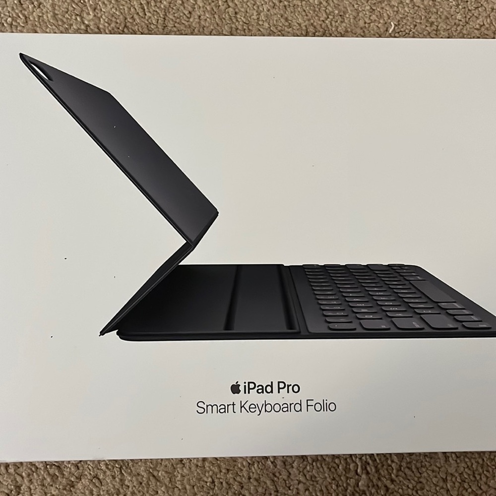 12.9” iPad Pro 3rd gen Smart Keyboard Folio